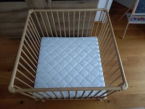 Laufgitter mit Matratze (ca 100x100cm)