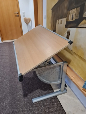 Verstellbarer Kinderschreibtisch  Bild 2