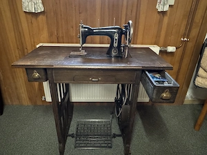 Original Mundlos Tretnähmachine