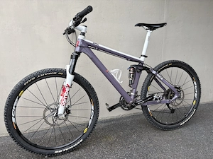 Kraftstoff Modell X3, weiss dunkelpurpur, Rahmengrösse S