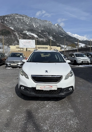 Peugeot 2008 1,2 VTi Active *Erstbesitz* Bild 2