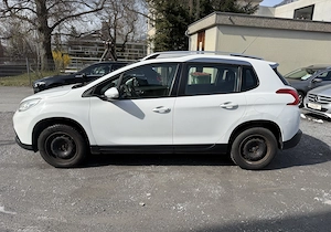 Peugeot 2008 1,2 VTi Active *Erstbesitz* Bild 6