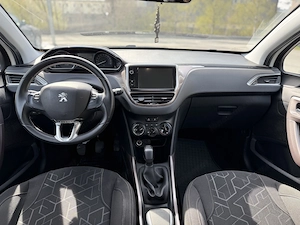 Peugeot 2008 1,2 VTi Active *Erstbesitz* Bild 7