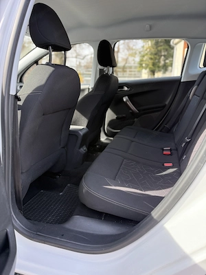 Peugeot 2008 1,2 VTi Active *Erstbesitz* Bild 10