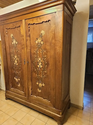 Antiker Schrank aus dem Bregenzerwald Bild 3