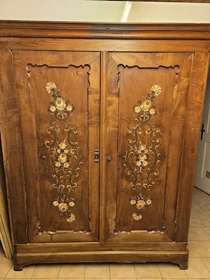 Antiker Schrank aus dem Bregenzerwald