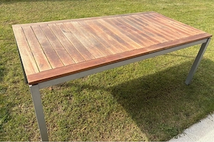 Gartentisch  Bild 2