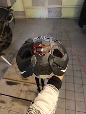 Fahrradhelm Größe L XL zu vergeben  Bild 2