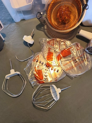 BOSCH Küchenmaschine - praktischer Helfer, der alles kann, mit viel Zubehör Bild 3