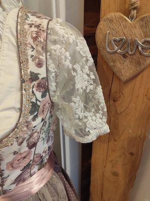 Wunderschönes Dirndl  Bild 2