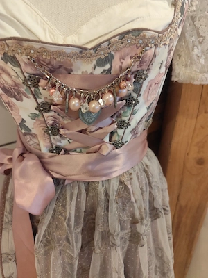 Wunderschönes Dirndl  Bild 4