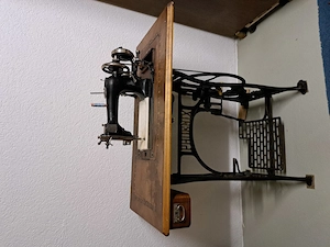 Alte Phönixnähmaschine Bild 2