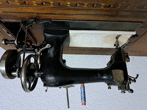 Alte Phönixnähmaschine Bild 3