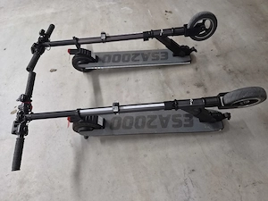 2 E Scooter gut erhalten Bild 4