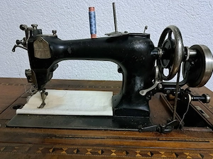 Alte Phönixnähmaschine Bild 3
