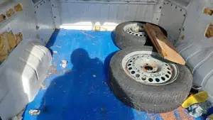 Ford Kleinbus  3 Türen  mit Ahk Alm Fahrzeug  Bild 8