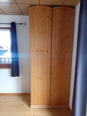 Massiver Holz-Kleiderschrank   Kleiderkasten   sehr guter Zustand Bild 5