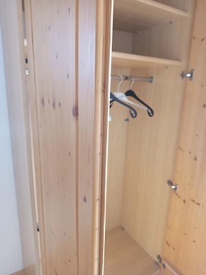 Massiver Holz-Kleiderschrank   Kleiderkasten   sehr guter Zustand Bild 3