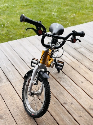 Fahrrad Woom 2, gelb mit Ständer und Schutzblech Bild 3