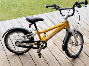 Fahrrad Woom 2, gelb mit Ständer und Schutzblech Bild 2