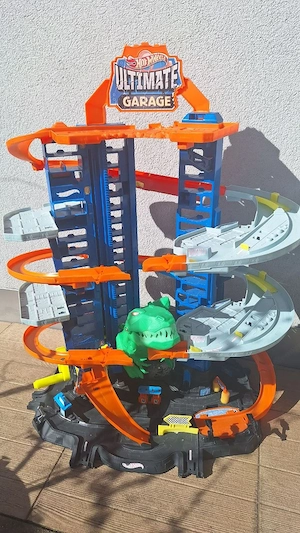 Hot Wheels Megacity Parkgarage mit T-Rex Angriff