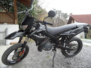 Moped der Marke Derbi Senda SM  SR 2D A1 Top Zustand mit Pickerl. Bild 4