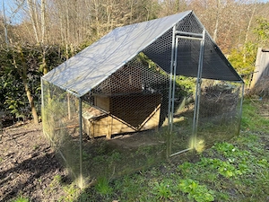 Hühnerstall 3x2x2 m zu verschenken 