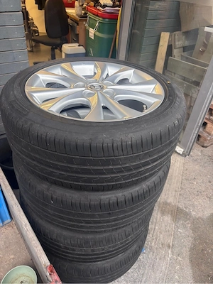  Mazda3 Neuwertige Sommerreifen mit Alufelgen Bild 3