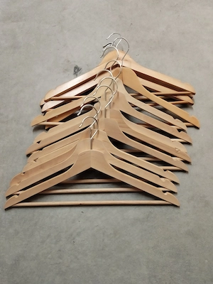Kleiderbügel aus Holz 