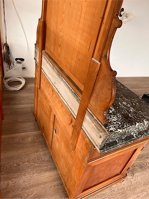 Waschtisch mit Marmorplatte antik Bild 4