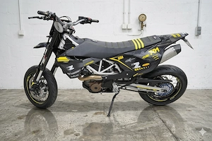 Motorrad Supermoto 701 Bild 6