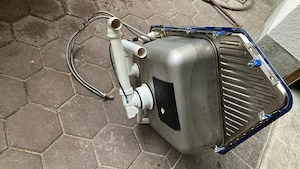 Spüle inkl. Armatur und Anschlußschläuche