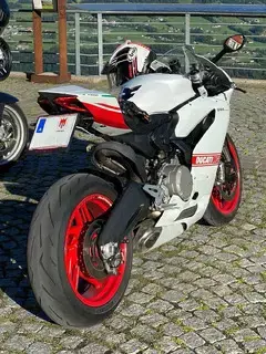 Ducati Panigale 899 Supersport Bild 2
