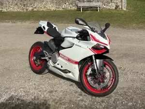 Ducati Panigale 899 Supersport Bild 3