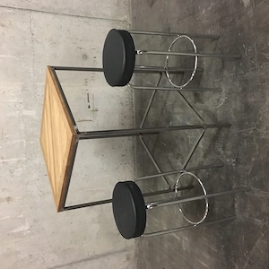 Stehtische und Hocker
