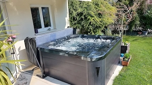 Neuwertiger Top-Whirlpool für 5 Personen