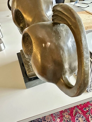 Bronze-Skulptur von Milo Bild 3