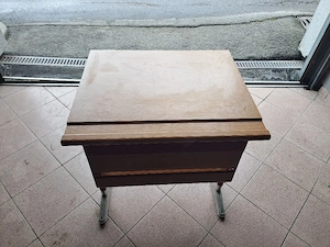 Höhenverstellbarer Schreibtisch