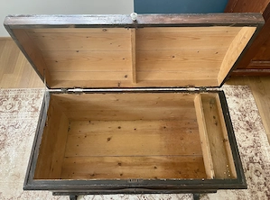 Antike Wäschetruhe aus Weichholz Bild 3