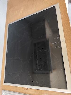 Herd mit Kochfeld und Kühlschrank