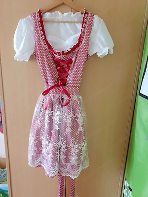 Dirndl  mit Bluse  Bild 2