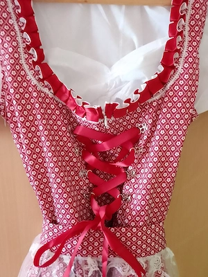 Dirndl  mit Bluse  Bild 3