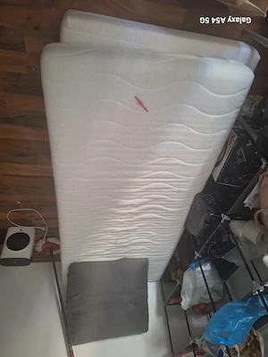 2 Matratzen zu verkaufen   15   pro Stück