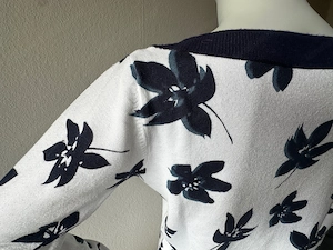 Damen Sommerpullover Gr. 38 weiß  blau mit Blumen & Strass - kaum getragen Bild 4