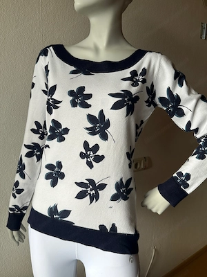 Damen Sommerpullover Gr. 38 weiß  blau mit Blumen & Strass - kaum getragen Bild 2