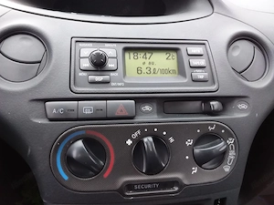 Verkaufe Toyota Yaris mit neuem Pickerl. Bild 4