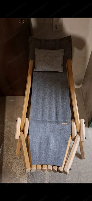 Relaxstuhl aus Holz mit Filz, Fertigung im Bregenzerwald Bild 2