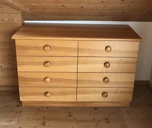 Kommode aus Tannenholz furniert   viel Stauraum!