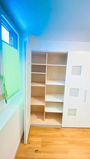 Kleiderschrank Bild 3