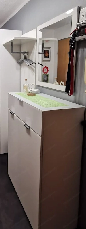 Weißes Garderobenpaneel mit Spiegel